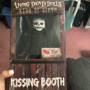 Kissing Booth (Kiss of Death) - Living Dead Doll